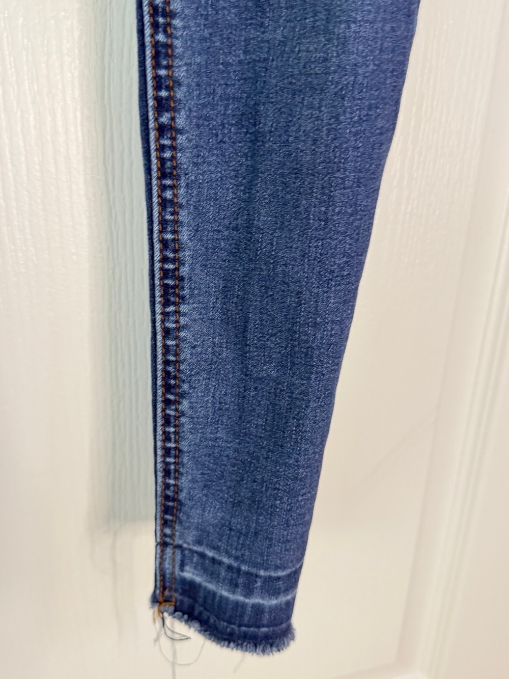 Prosperity Distressed Skinny Jeans Raw Hem Stretch Denim Light Wash Size 26 - Picture 5 of 7